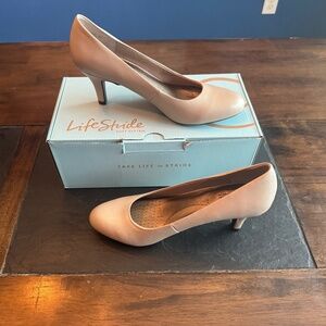 Life Stride Tan/Taupe Women's Shoes/Pumps, Size 8.5